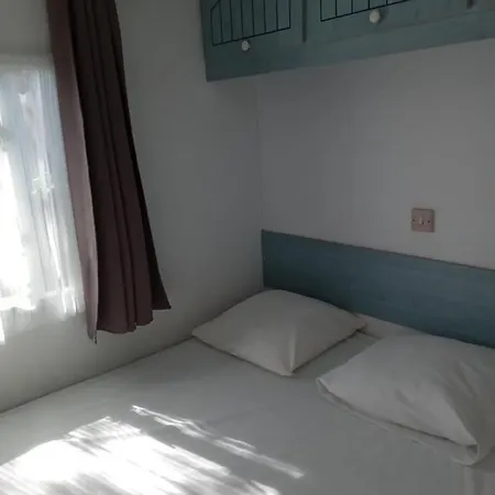 Joli Mobilhome Campingplatz Claira
